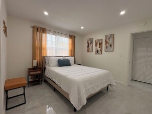 Room - 2 Bedroom Beach Escape + Free Parking and WIFI (Hollywood)