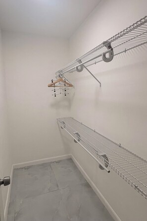 Interior - 2 Bedroom Beach Escape + Free Parking and WIFI (Hollywood)