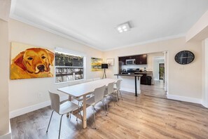 Dining - Wonderful 4-bedroom bungalow with AC Close to Brickell one block from 8 Street (Miami)
