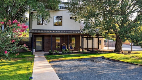 River Bend by Avantstay Private Pool + Hot Tub + Game Room Hill Country Views