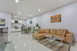 Living area - The 1 Bedroom "Three" Apartment - Olympic Pool (Muang Pattaya)