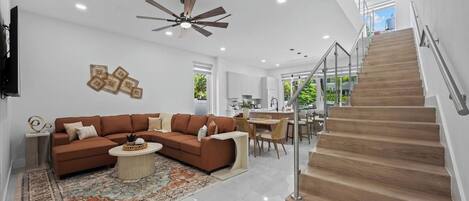 House (4 Bedrooms) | Front of property