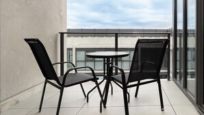 Property grounds - Inner North 1BR Near Braddon & Dickson (Lyneham)