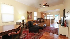 A spacious living room with a dining area, a kitchen in the background, and a ceiling fan. - Olive With a Twist by Avantstay Fenced Yard + Walk to Downtown Paso Robles (Paso Robles)