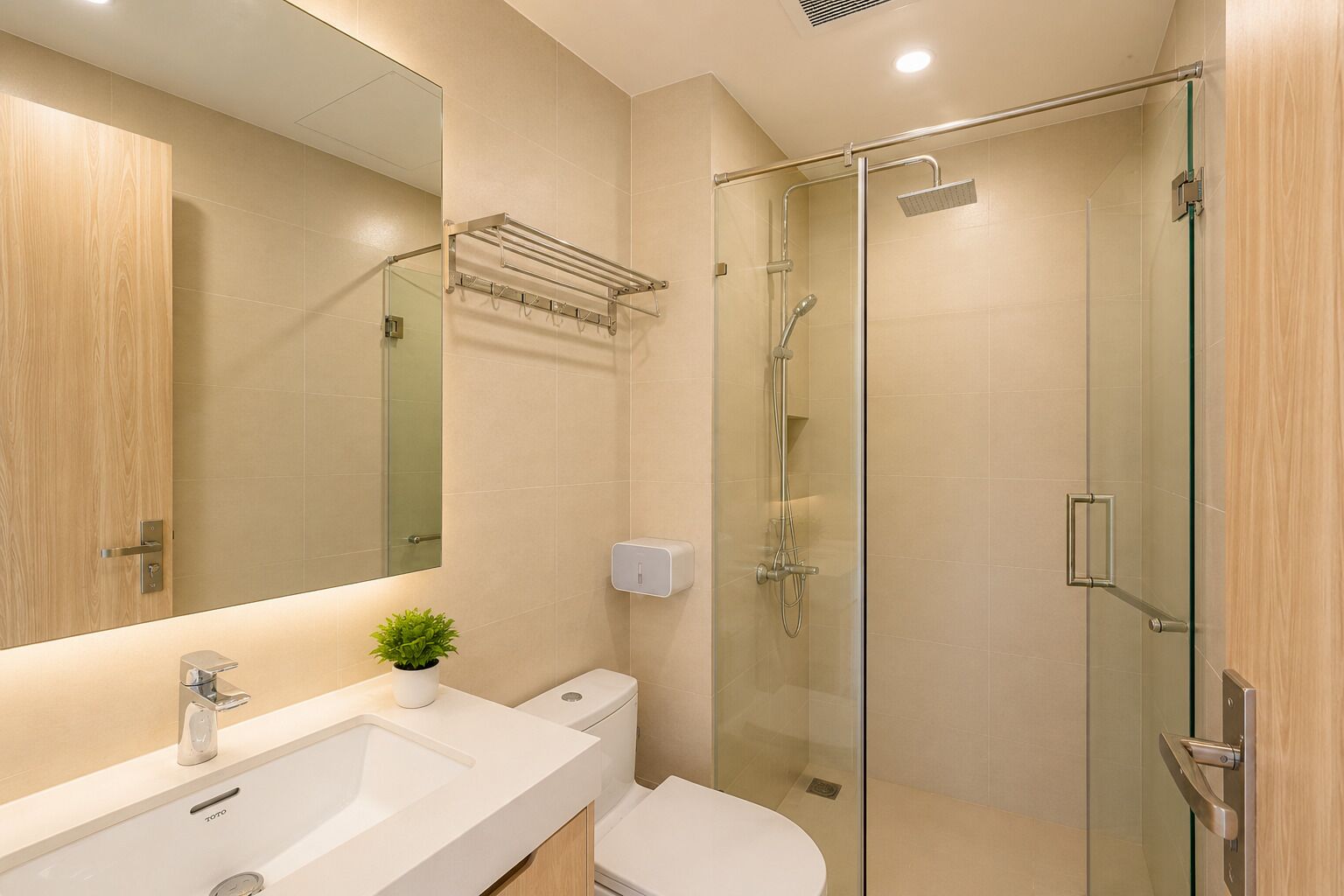 Apartamento de lujo, 1 cama de matrimonio grande | Baño | Ducha, secador de pelo, zapatillas y toallas
