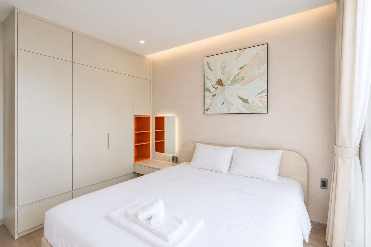 Apartamento de lujo, 1 habitación | Escritorio, cortinas opacas, tabla de planchar con plancha