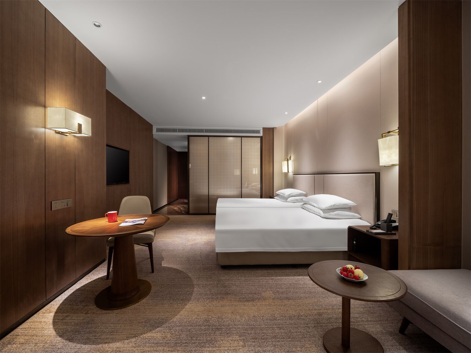Luxury Twin Room | In-room safe, desk, laptop workspace, blackout drapes
