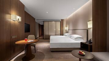 Luxury Twin Room | In-room safe, desk, laptop workspace, blackout drapes