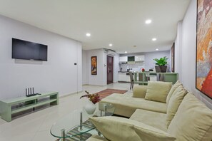 Living area - The 1 Bedroom "Five" Garden view and Olympic Pool (Muang Pattaya)