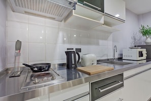 Private kitchen - The 1 Bedroom "Five" Garden view and Olympic Pool (Muang Pattaya)