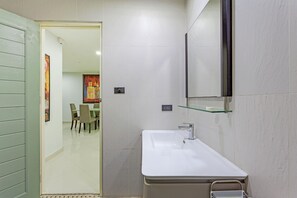 Interior - The 1 Bedroom "Five" Garden view and Olympic Pool (Muang Pattaya)