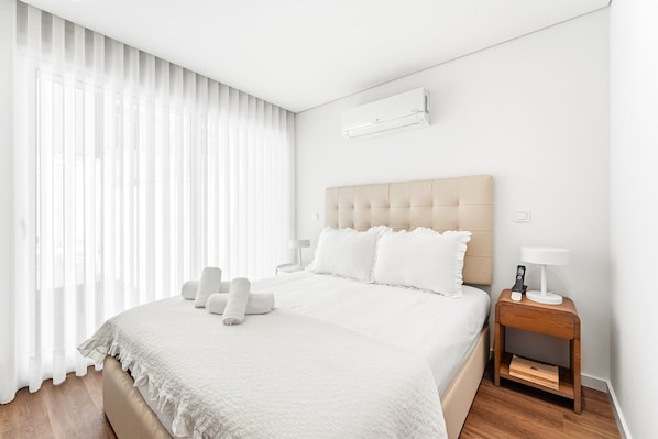Room - GuestReady-Modern Retreat with Private Balcony (Guimarães)