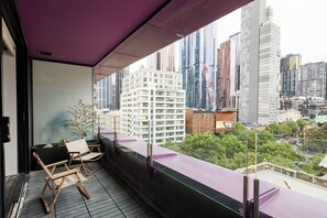 A balcony with a view of a cityscape, including high-rise buildings and a construction site. - Urban Artistry Loft A Haven Above the Bustle (Melbourne)