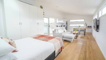 Iron/ironing board, WiFi, bed sheets