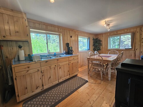 Little House: 2 Bedroom 1.5 Bathroom on Authentic Homestead