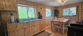 Little House: 2 Bedroom 1.5 Bathroom on Authentic Homestead