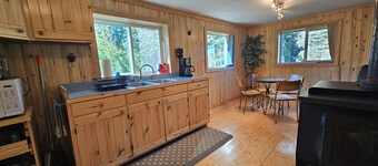 Little House: 2 Bedroom 1.5 Bathroom on Authentic Homestead