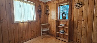 Little House: 2 Bedroom 1.5 Bathroom on Authentic Homestead