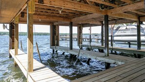Marina - House + Guest House LakeFront; Sleeps 14 by Ramp (Homer)