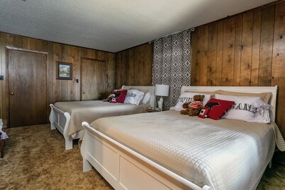 House + Guest House LakeFront; Sleeps 14 by Ramp