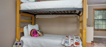 House + Guest House LakeFront; Sleeps 14 by Ramp