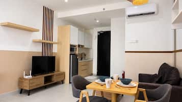 Estudio, balcón, vistas a la ciudad | Zona de estar
