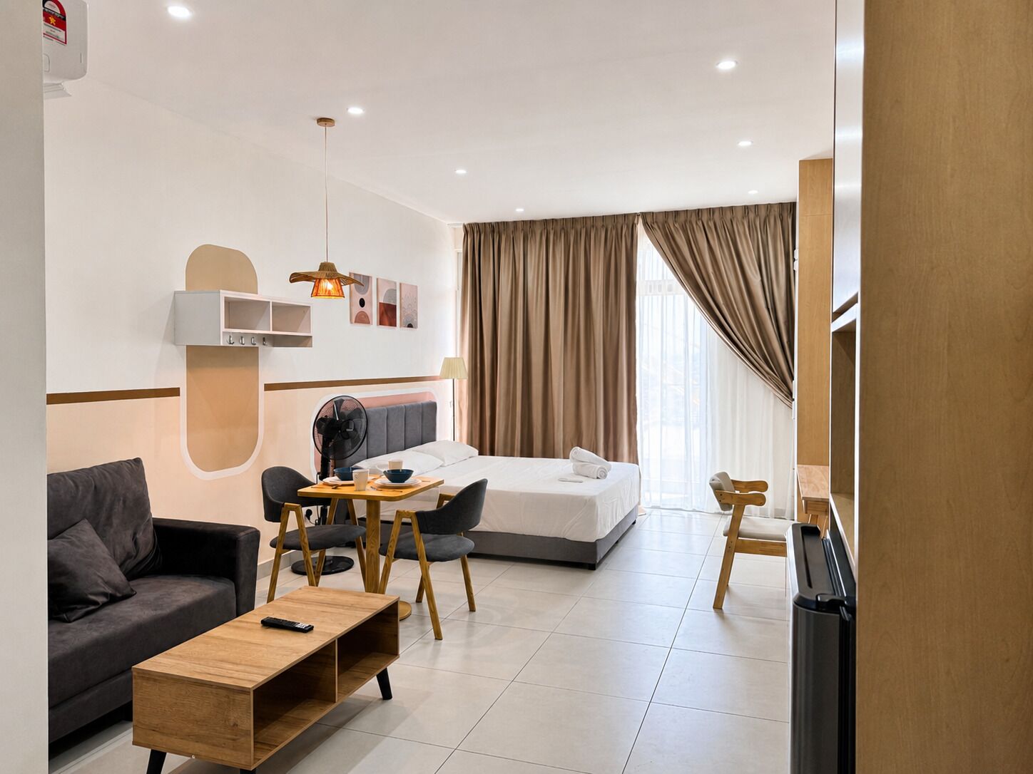Estudio, balcón, vistas a la ciudad | Tabla de planchar con plancha y wifi gratis