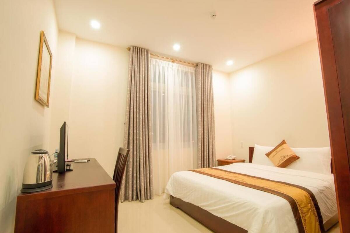 In-room safe, iron/ironing board, free WiFi
