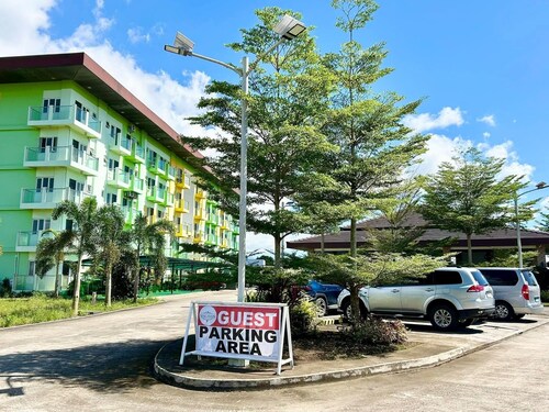 Relax and Wake up in a cozy one bedroom condo with a view here in Naga City!