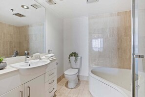 A modern bathroom with a sink, toilet, and shower. - Charming 2nd Ave Apartment 2B2B (Gold Coast)