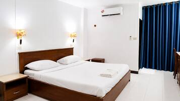 Habitación estándar doble | Escritorio, wifi gratis, ropa de cama