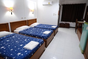 Desk, WiFi (free) - Yindee Court Hotel (Mueang Rayong District,)