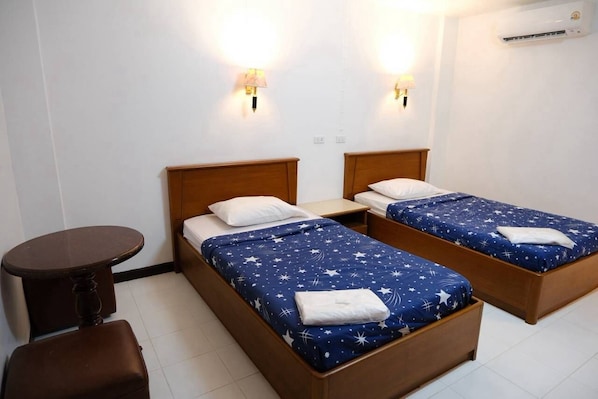 Desk, WiFi (free) - Yindee Court Hotel (Mueang Rayong District,)