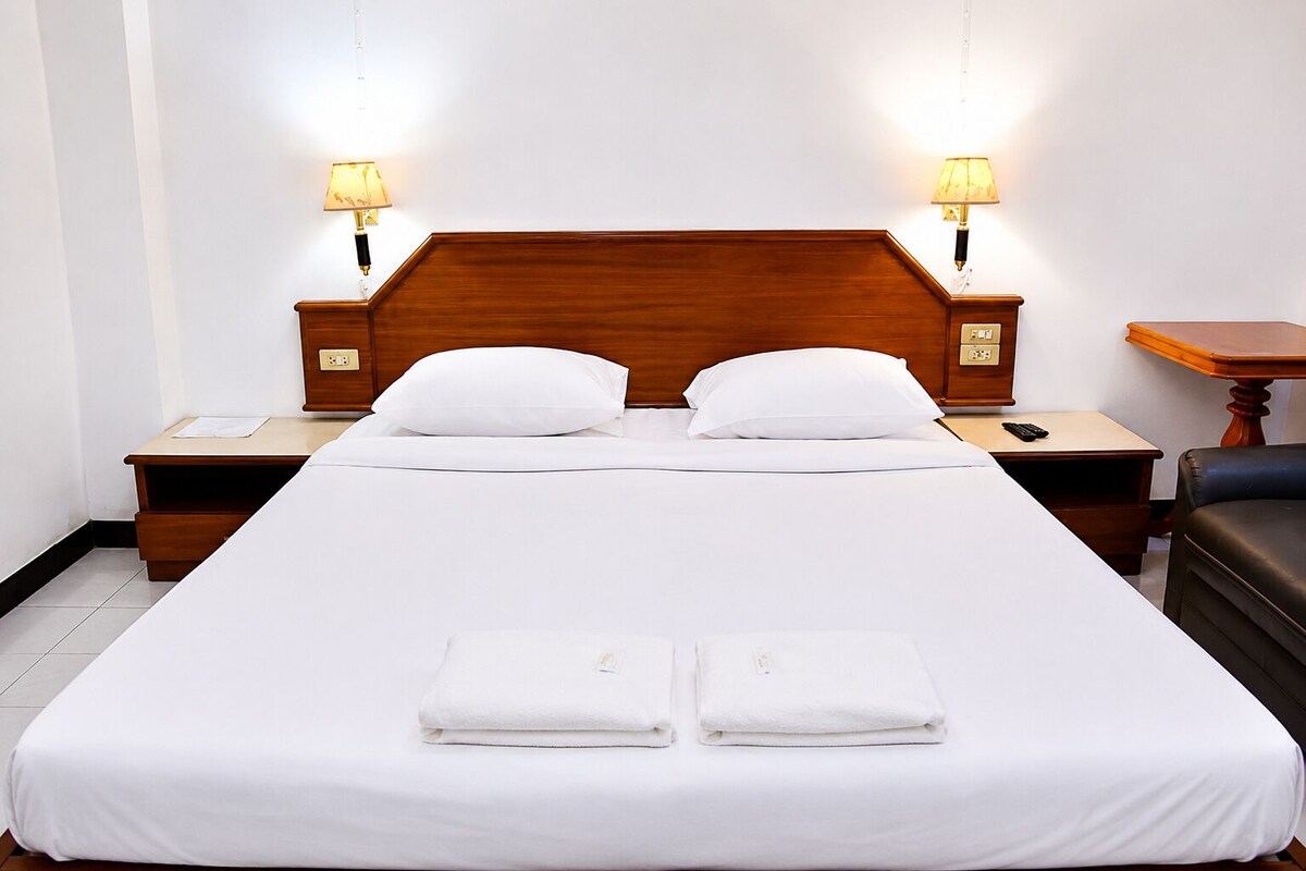 Habitación doble Deluxe | Escritorio, wifi gratis y ropa de cama