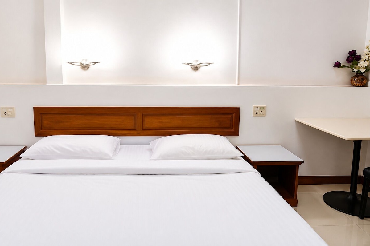 Terrace Double Room | Escritorio, wifi gratis y ropa de cama