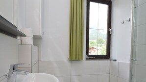 Bathroom - Cozy apartment, opposite the ski lift. (Hinterthal - Maria-alm)