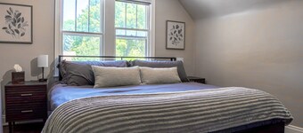 Luxury 4BR 2 Kings Near U-M & Big House in Ann Arbor
