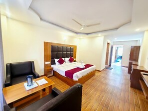 Deluxe Room | Rollaway beds, bed sheets - Mahadev Villa (Manali)