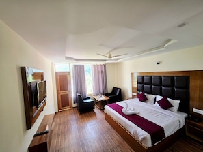 Deluxe Room | Rollaway beds, bed sheets - Mahadev Villa (Manali)