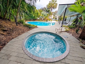 Outdoor pool - Spacious Coastal Retreat with Pools, Tennis Court and Short Walk to Beach (Rainbow Beach)