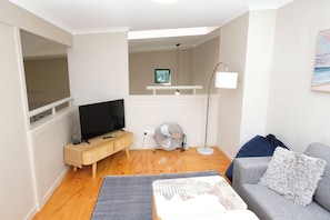 Smart TV - Spacious Coastal Retreat with Pools, Tennis Court and Short Walk to Beach (Rainbow Beach)