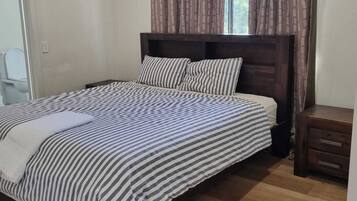 Iron/ironing board, WiFi, bed sheets