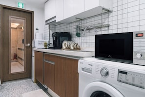 A laundry room with a washing machine, dryer, microwave, and a coffee maker. - 1-Min Walk to Shinnonhyeon Station - GANGNAM Lovely Studio - #Modern #Travel (Seoul)