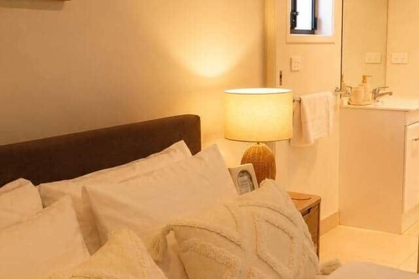 Comfortable king bed with fresh quality linen