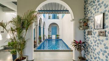 15 outdoor pools