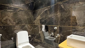 Dusche, Handtücher, Seife, Shampoo