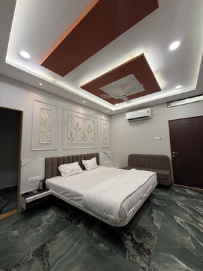 Kamar Double Deluks, balkon, pemandangan kota | Wi-Fi gratis