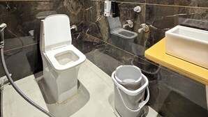 Superior Quadruple Room | Bathroom