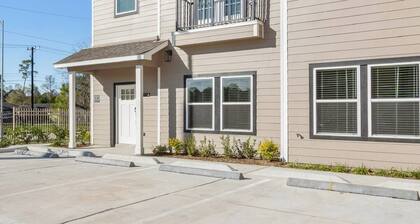 Newly Built: A: 1BR/1BA Modern Condo in Houston