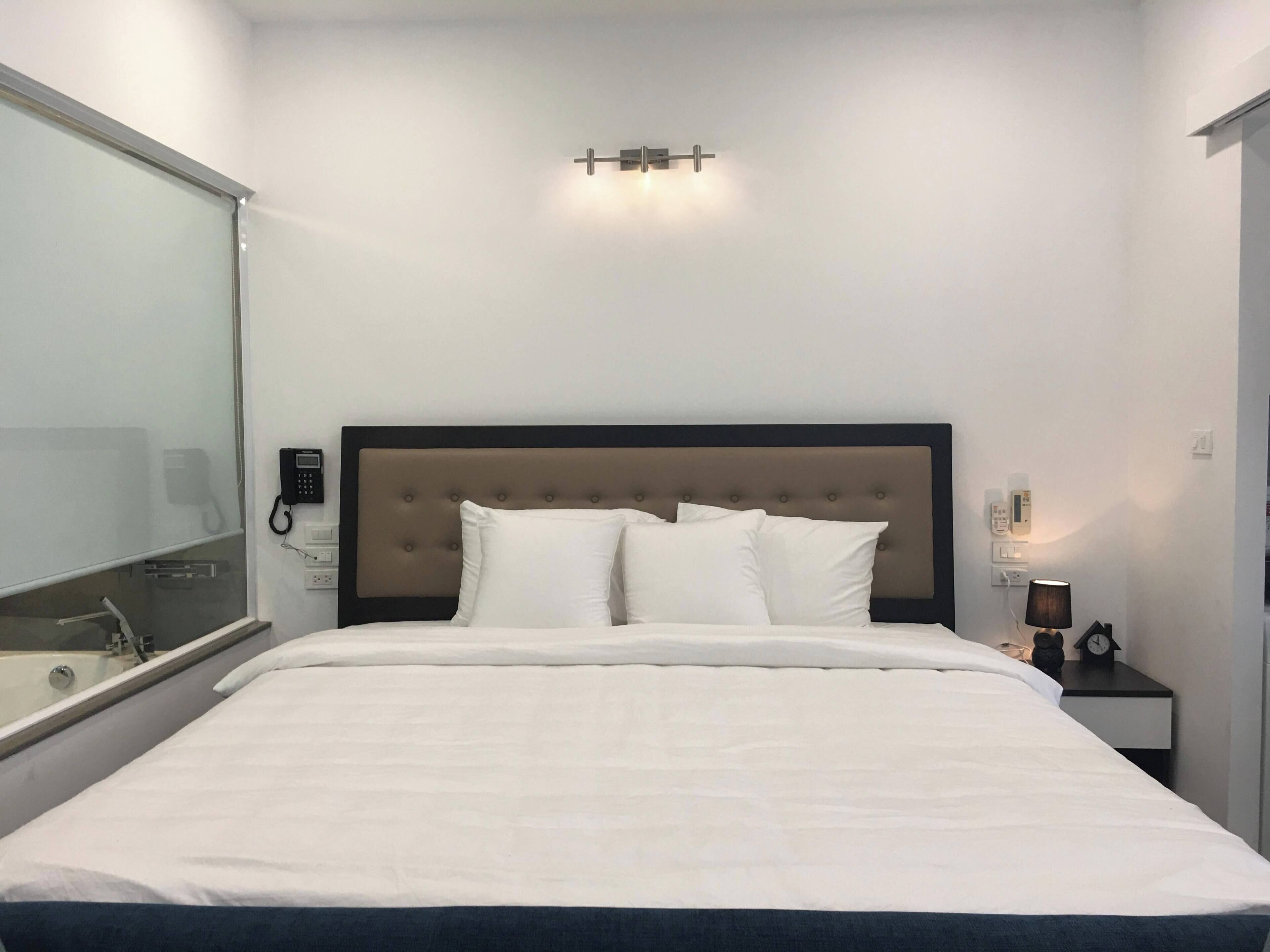 Habitación de lujo doble, 1 cama de matrimonio grande, vistas al mar, mirando al mar | Wifi gratis